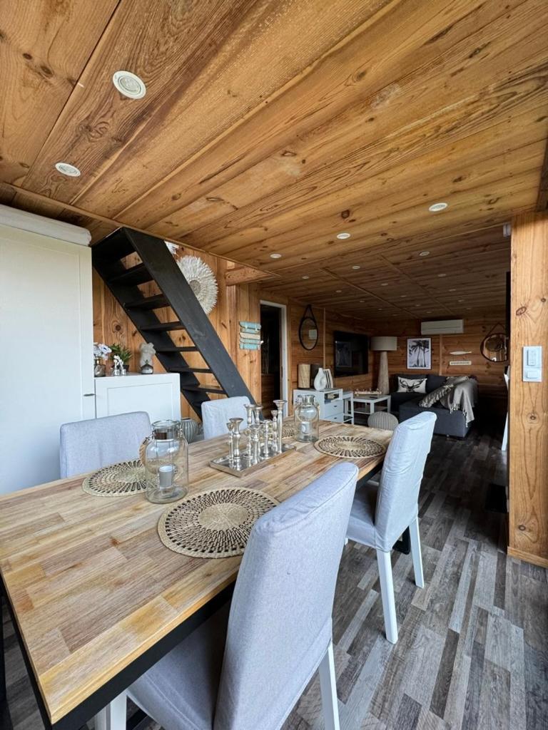 Et Jaccuzy Sur La Chalet *